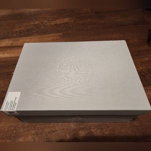 Adidas Ultraboost 5.0 DNA J Size 6 (7. 5 women's)